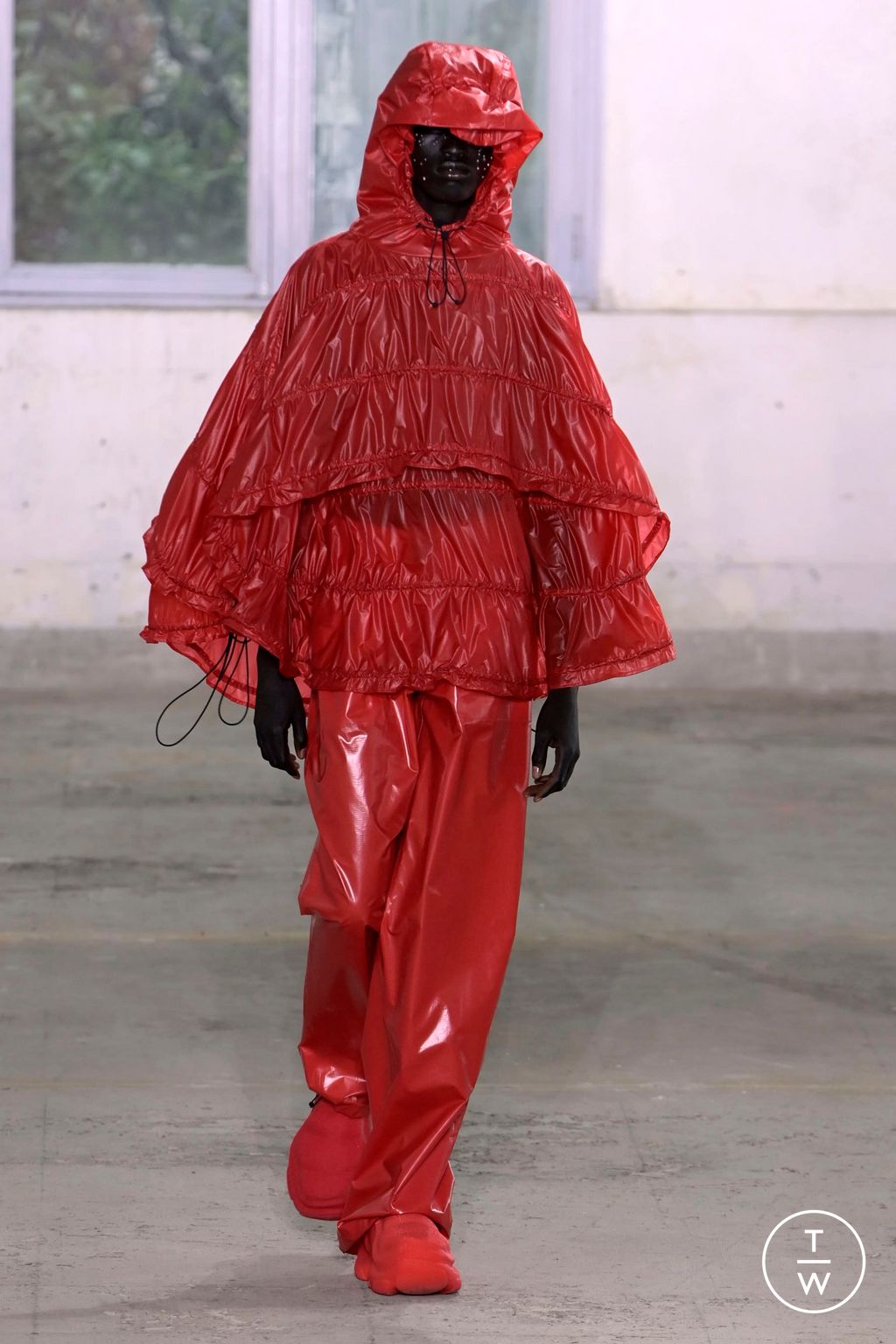 Fashion Week Paris Spring/Summer 2024 look 29 from the Rains collection 男装