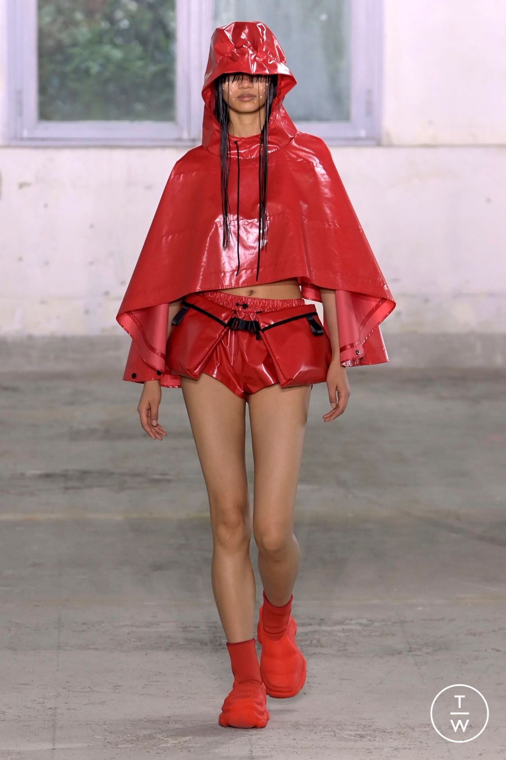 Fashion Week Paris Spring/Summer 2024 look 30 de la collection Rains menswear