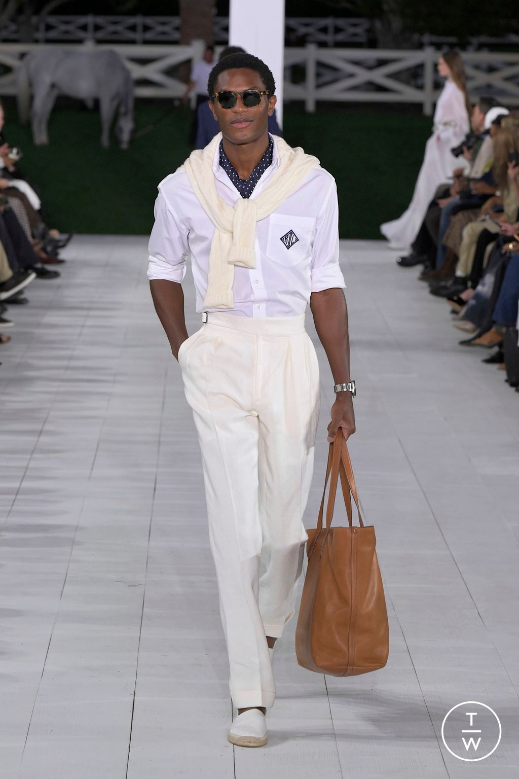 Fashion Week New York Spring/Summer 2025 look 24 de la collection Ralph Lauren womenswear