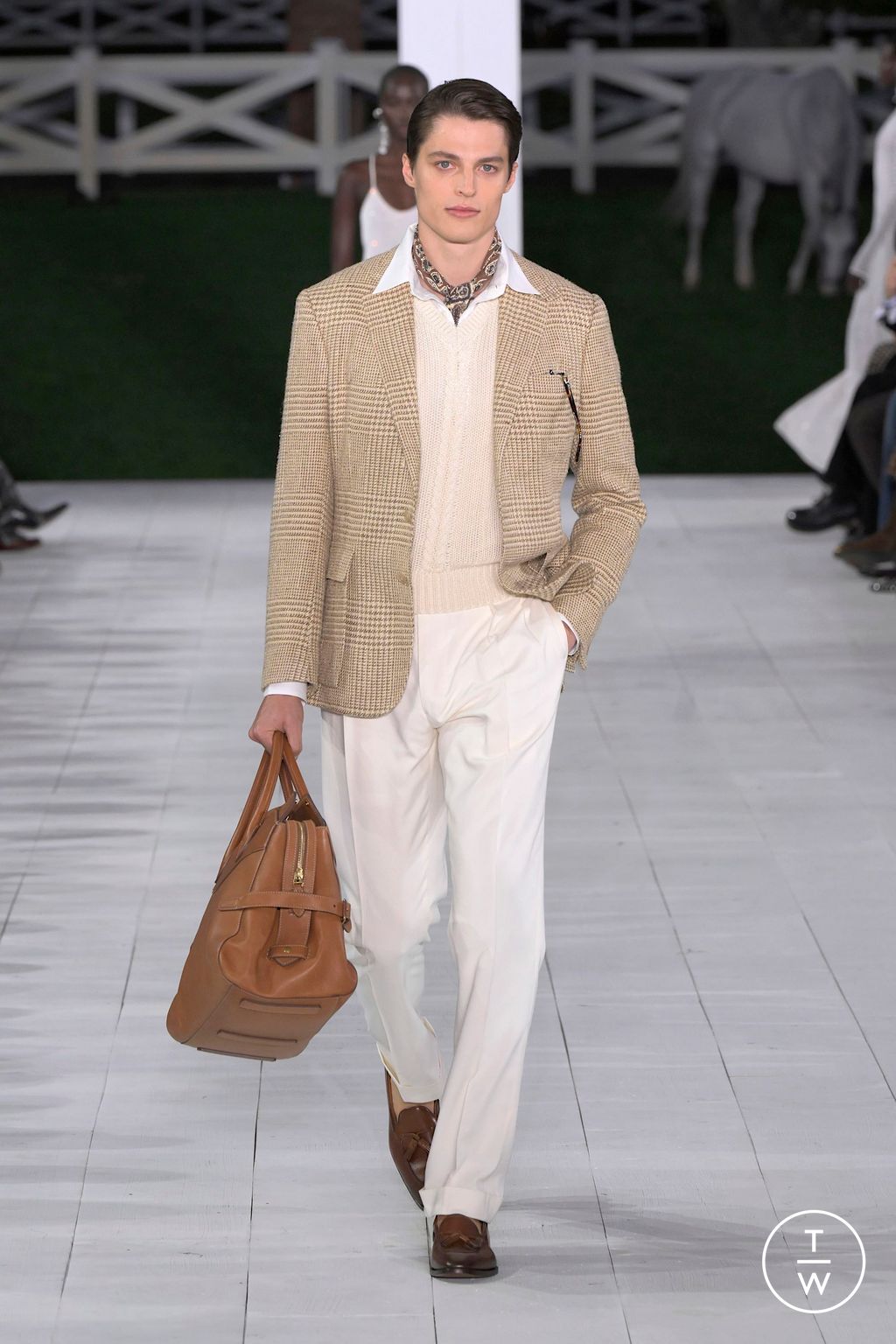 Fashion Week New York Spring/Summer 2025 look 38 from the Ralph Lauren collection womenswear
