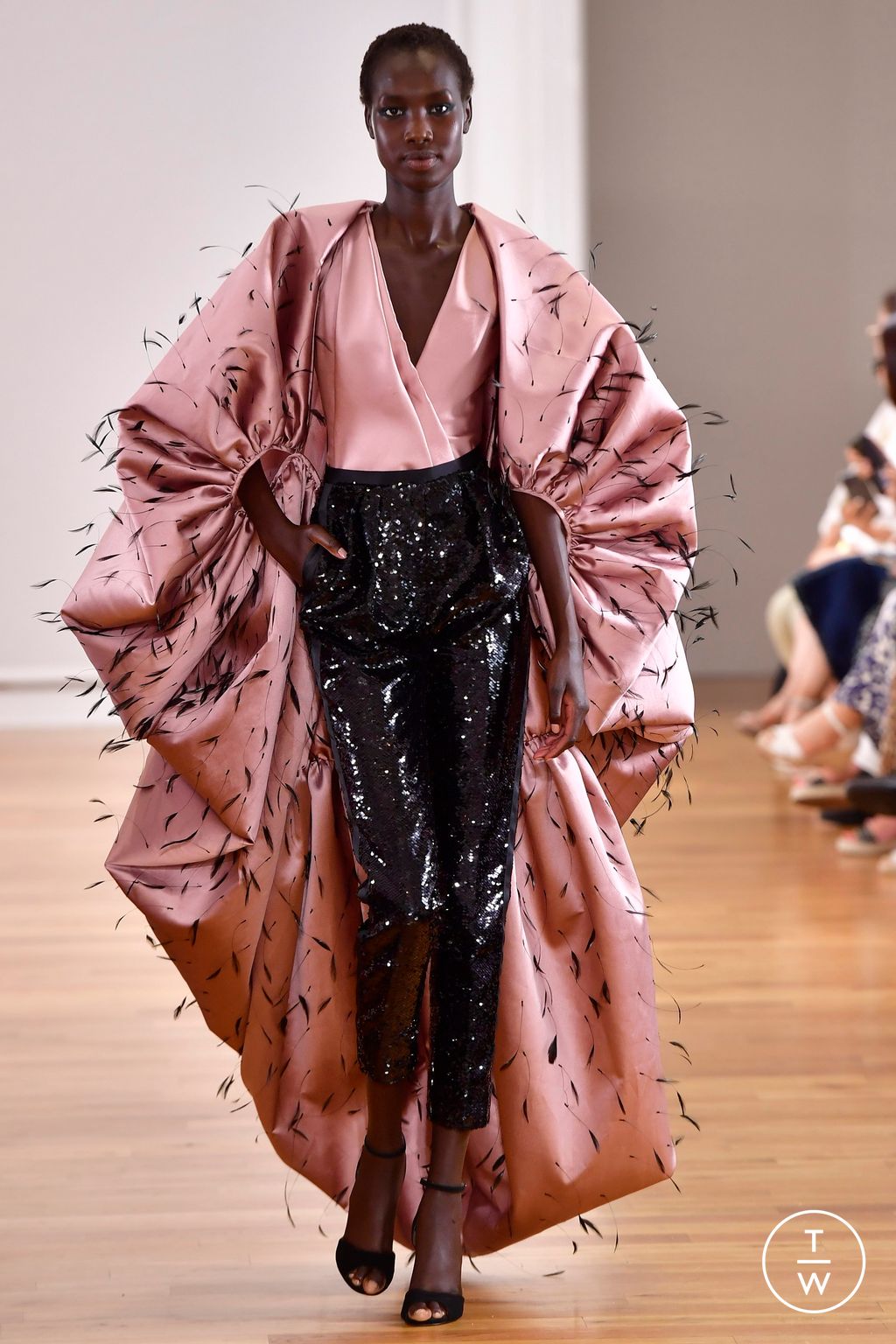 Fashion Week Paris Fall/Winter 2022 look 1 from the Rami Al Ali collection 高级定制