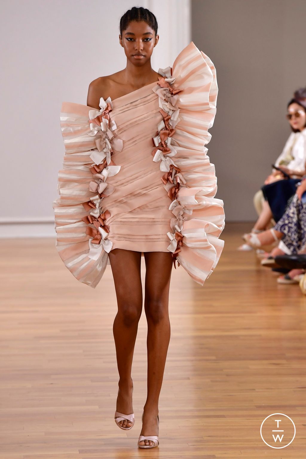Fashion Week Paris Fall/Winter 2022 look 4 from the Rami Al Ali collection couture