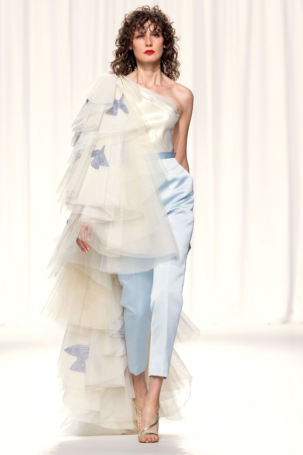 Fashion Week Paris Fall/Winter 2023 look 5 de la collection Rami Al Ali couture