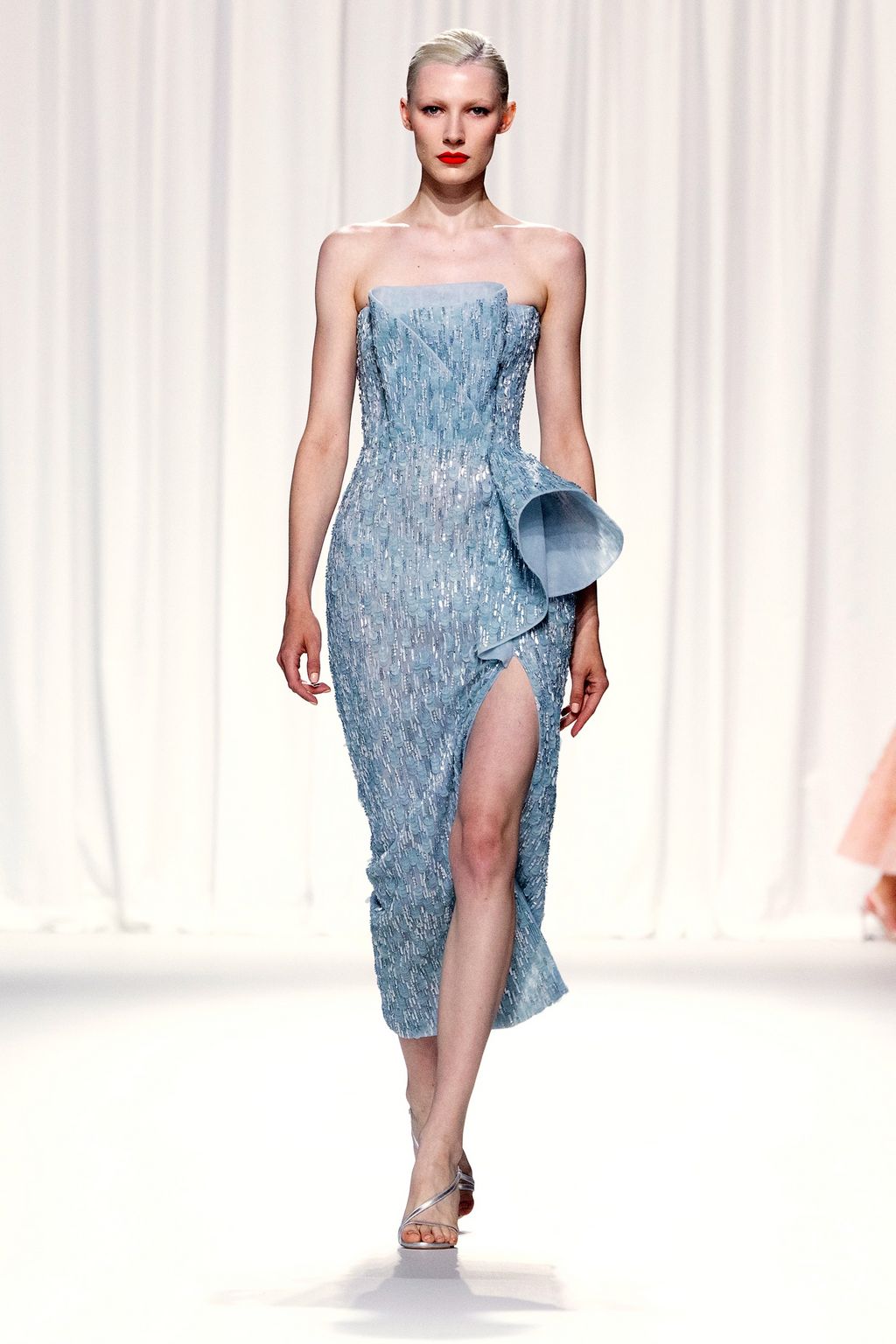 Fashion Week Paris Fall/Winter 2023 look 6 de la collection Rami Al Ali couture