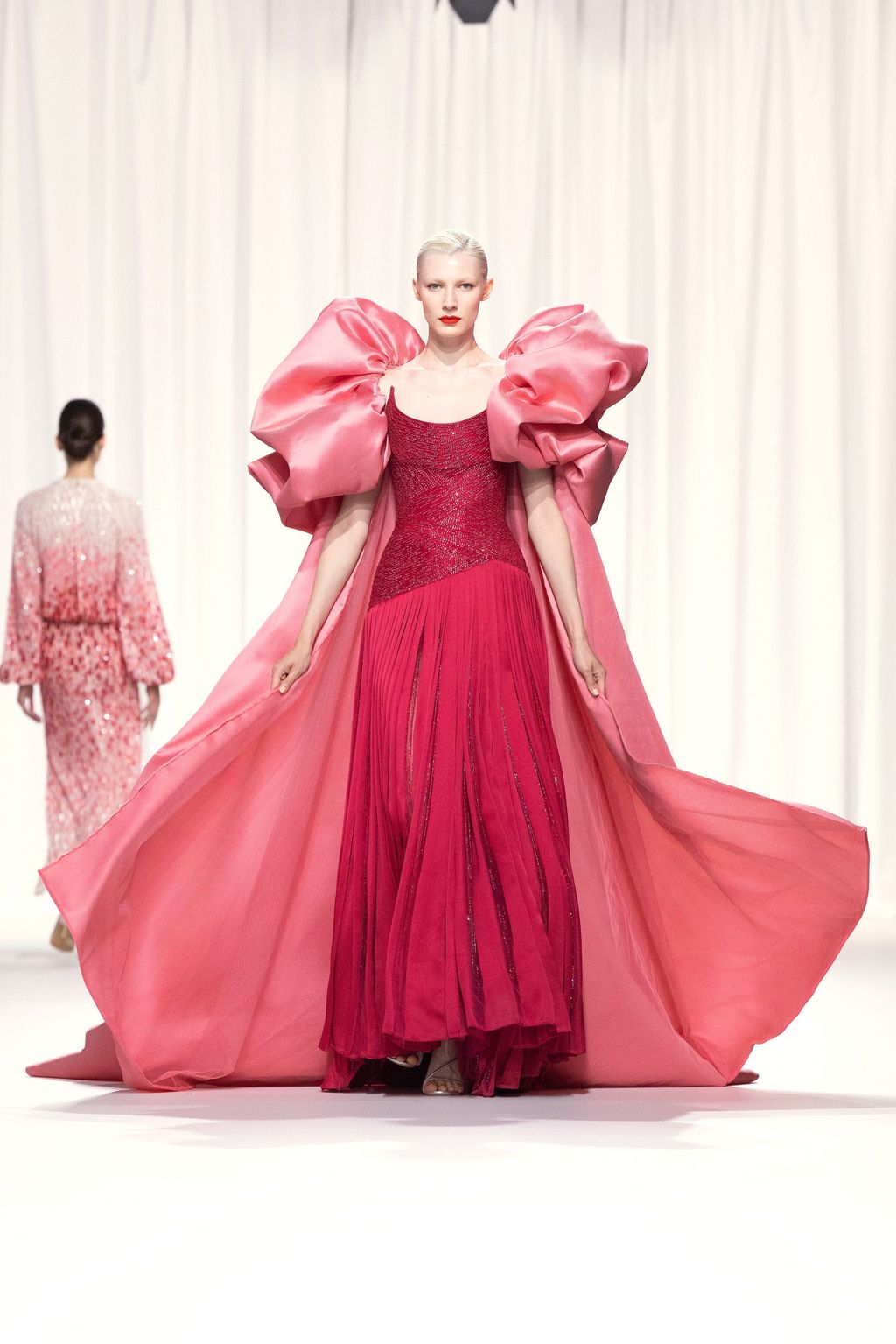 Fashion Week Paris Fall/Winter 2023 look 21 de la collection Rami Al Ali couture