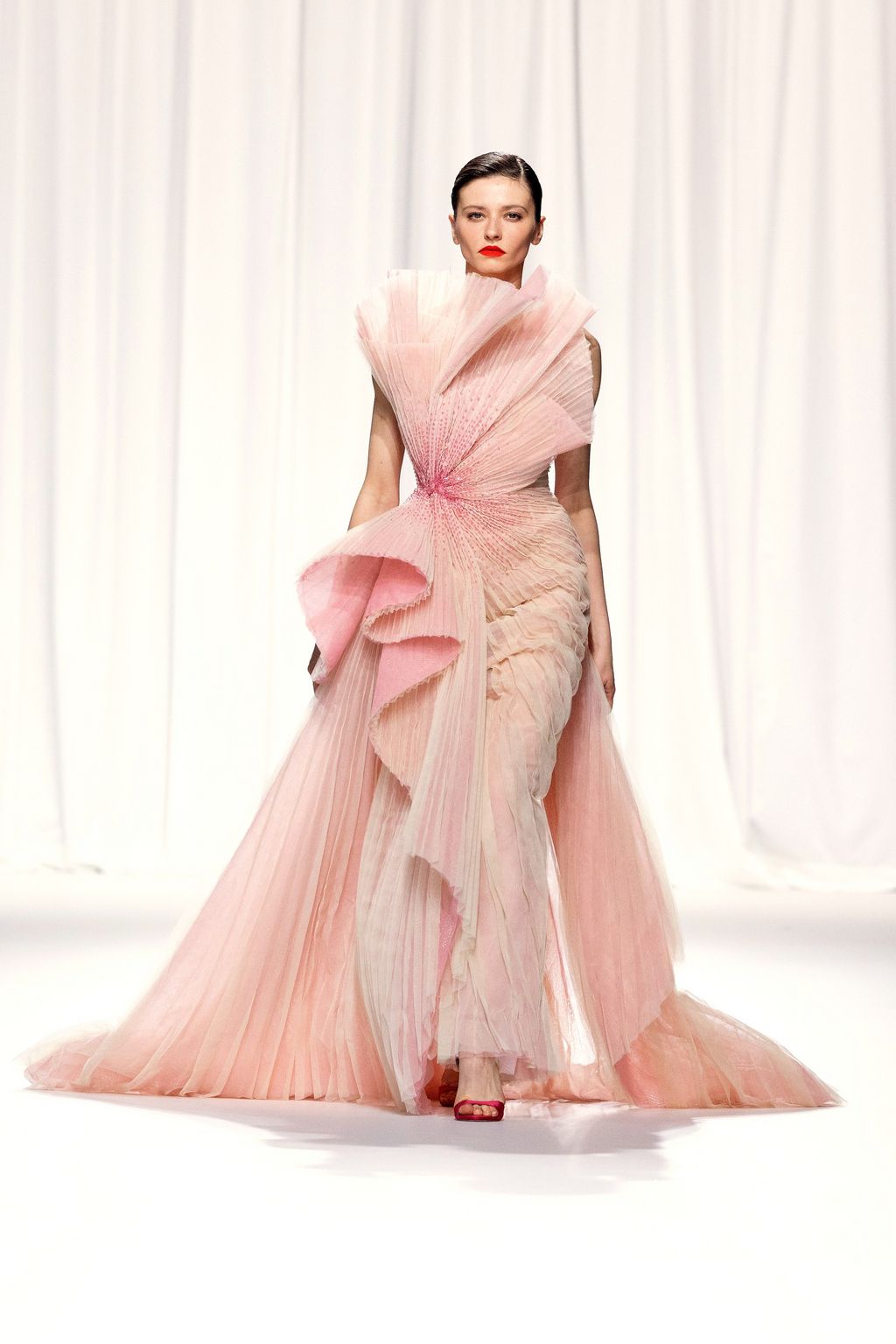 Fashion Week Paris Fall/Winter 2023 look 24 from the Rami Al Ali collection couture