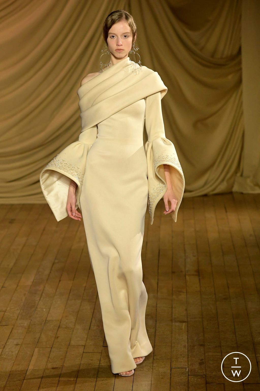 Fashion Week Paris Spring/Summer 2024 look 1 de la collection Rami Al Ali couture