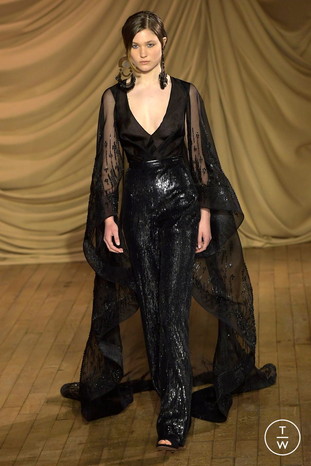 Fashion Week Paris Spring/Summer 2024 look 15 de la collection Rami Al Ali couture