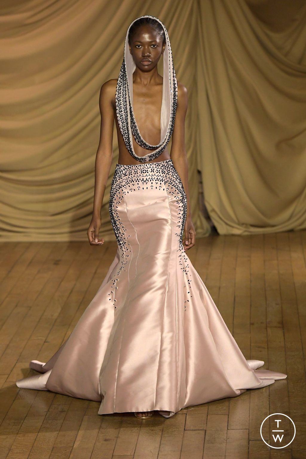 Fashion Week Paris Spring/Summer 2024 look 28 de la collection Rami Al Ali couture