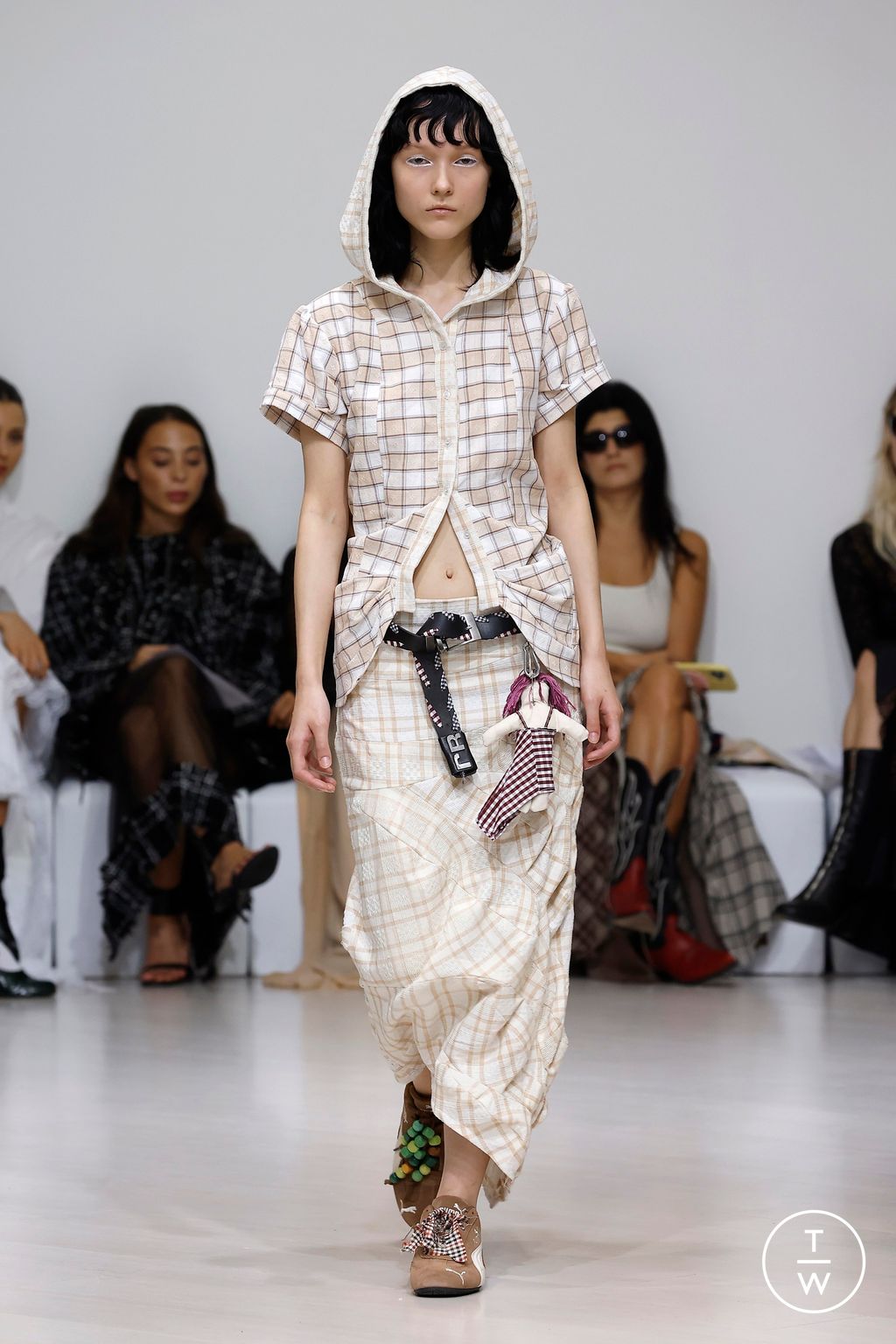 Fashion Week Milan Spring-Summer 2025 look 13 de la collection RAVE REVIEW womenswear