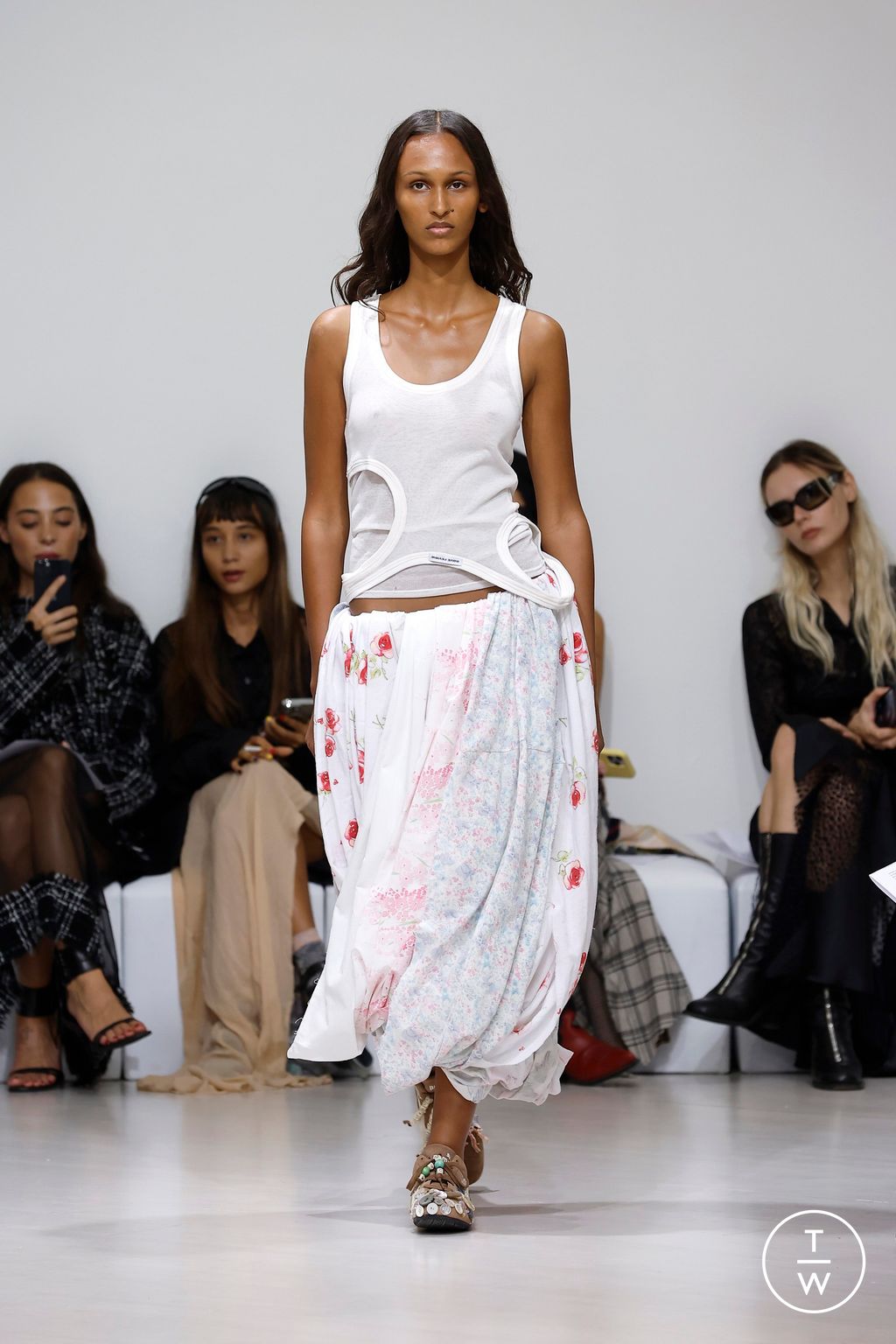 Fashion Week Milan Spring/Summer 2025 look 19 from the RAVE REVIEW collection womenswear