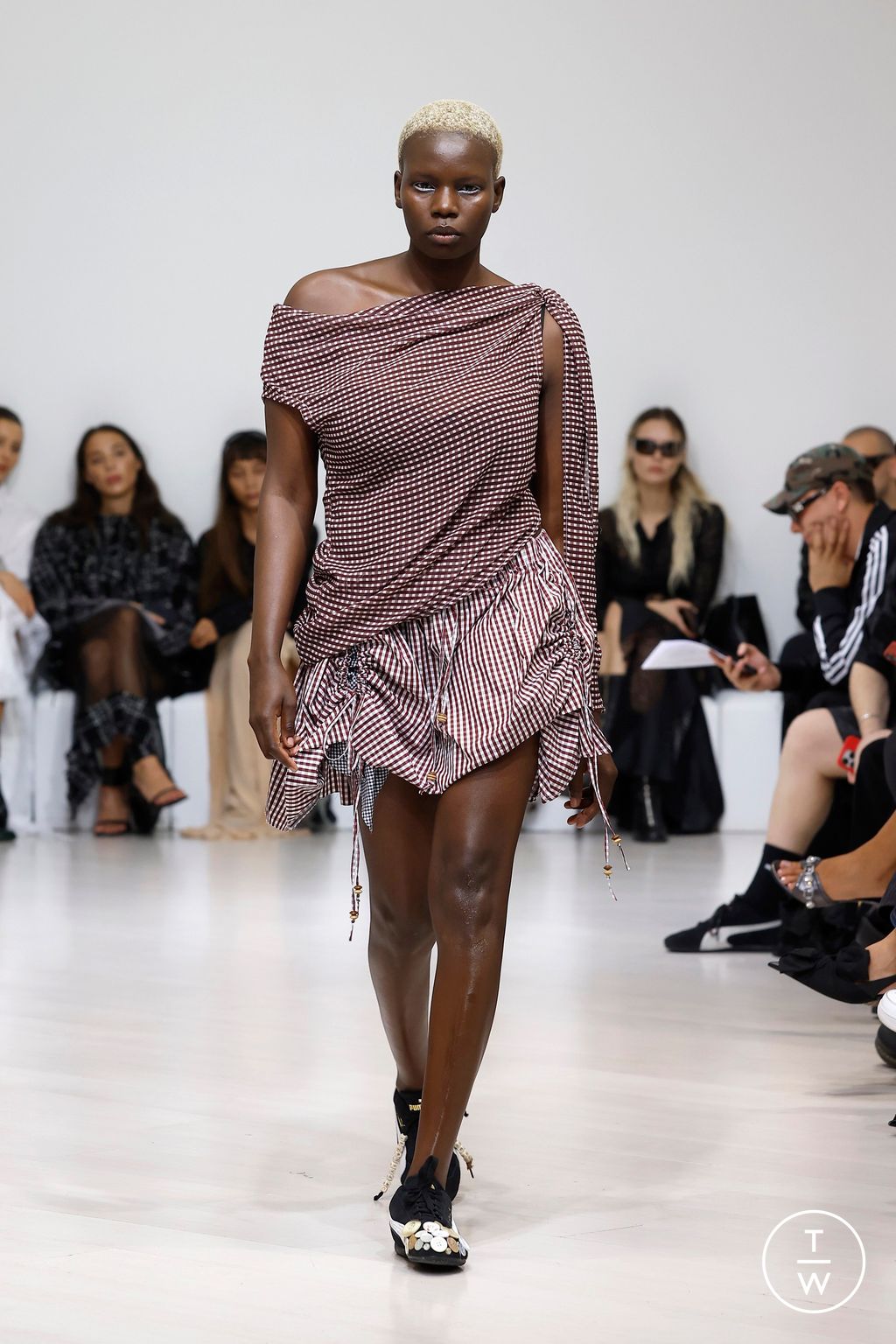 Fashion Week Milan Spring/Summer 2025 look 52 from the RAVE REVIEW collection womenswear