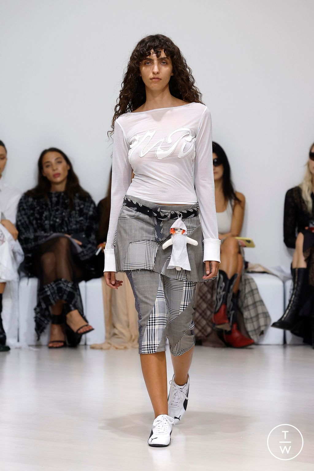 Fashion Week Milan Spring/Summer 2025 look 56 from the RAVE REVIEW collection womenswear