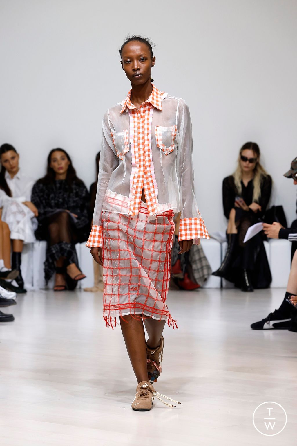 Fashion Week Milan Spring/Summer 2025 look 61 de la collection RAVE REVIEW womenswear