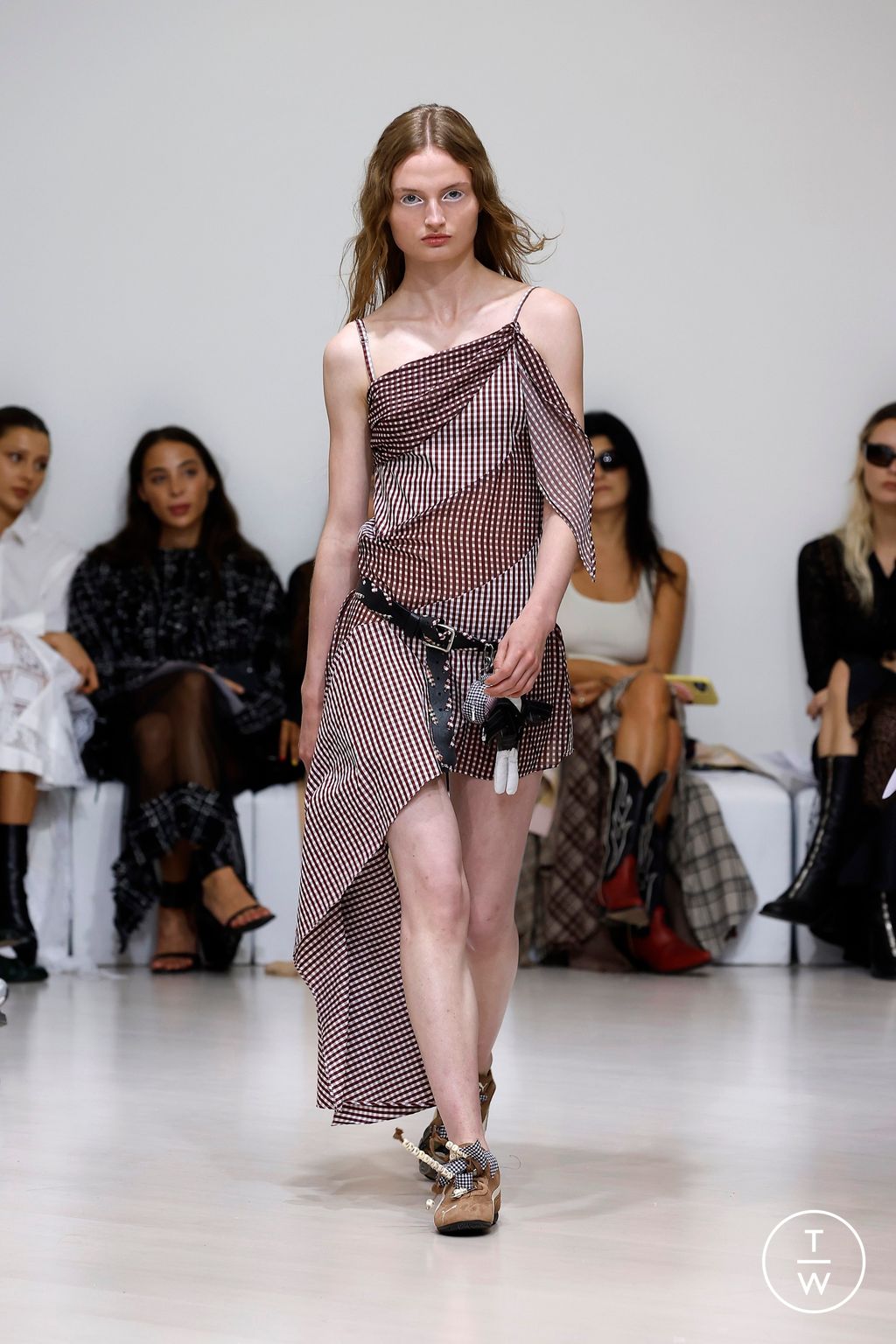 Fashion Week Milan Spring-Summer 2025 look 64 from the RAVE REVIEW collection womenswear