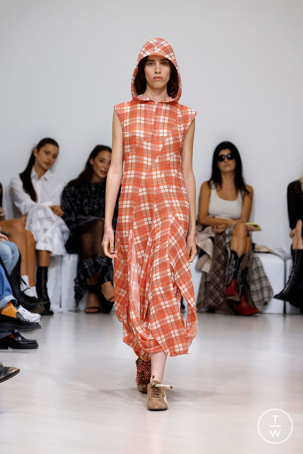 Fashion Week Milan Spring/Summer 2025 look 68 from the RAVE REVIEW collection womenswear