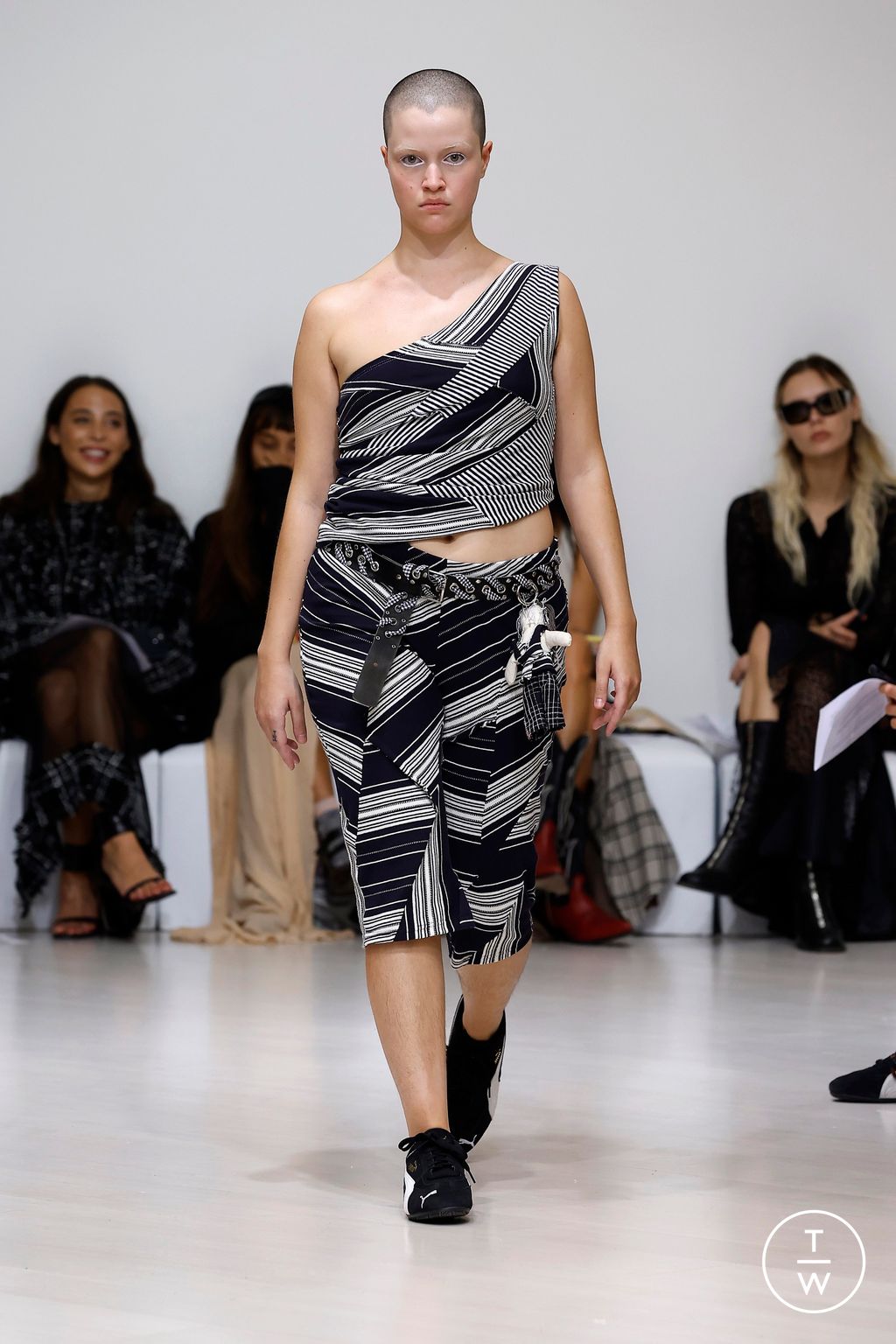 Fashion Week Milan Spring/Summer 2025 look 72 from the RAVE REVIEW collection womenswear