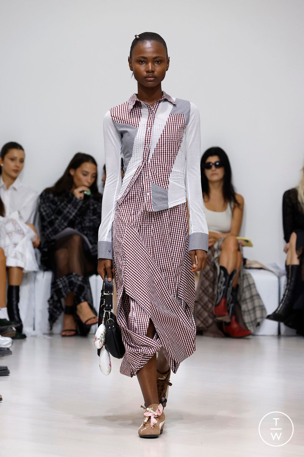 Fashion Week Milan Spring/Summer 2025 look 85 from the RAVE REVIEW collection womenswear