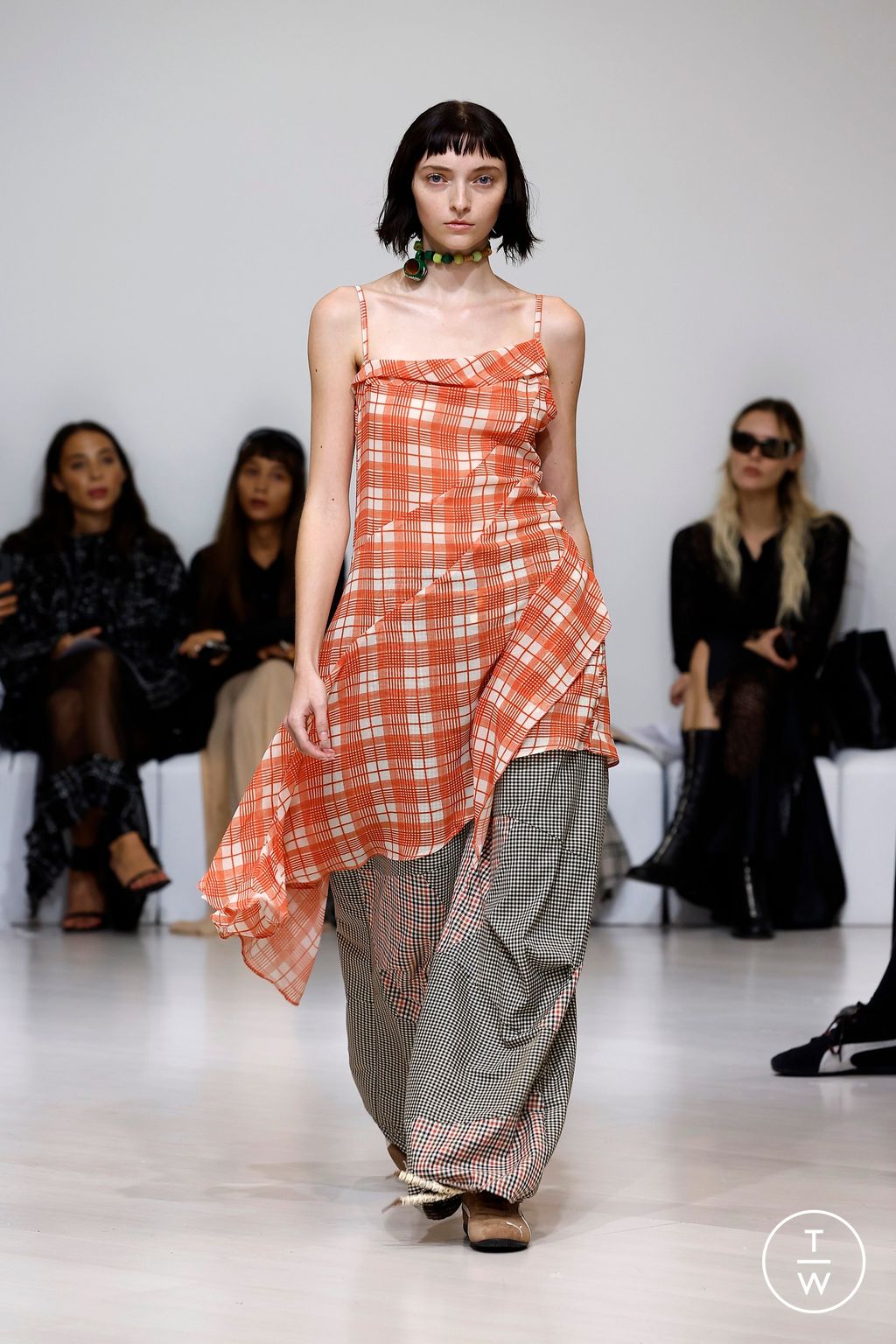 Fashion Week Milan Spring/Summer 2025 look 93 de la collection RAVE REVIEW womenswear