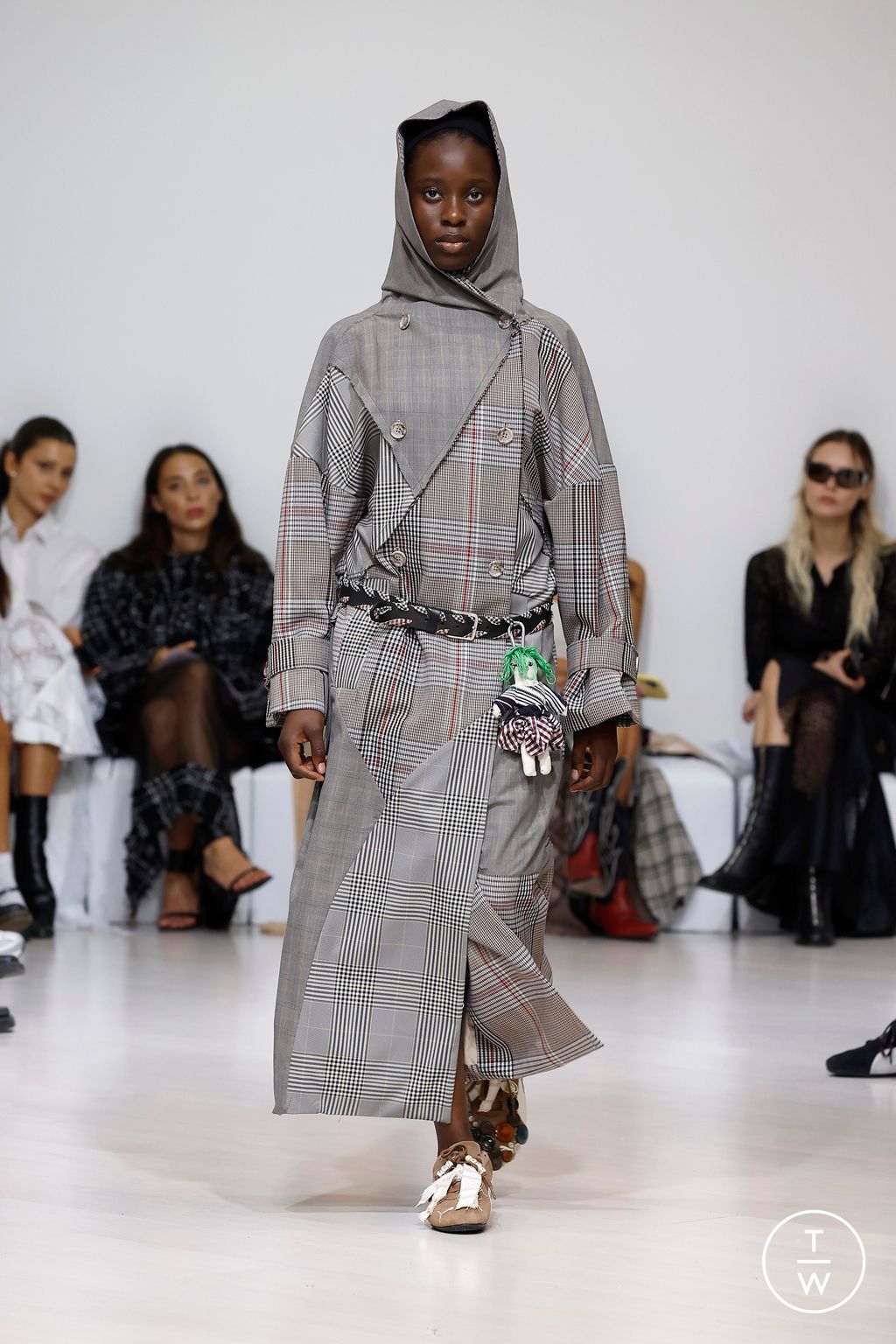 Fashion Week Milan Spring/Summer 2025 look 97 from the RAVE REVIEW collection womenswear