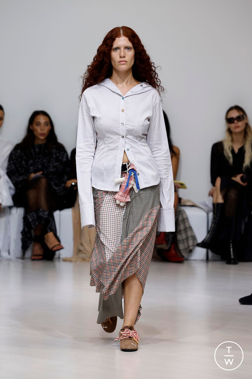 Fashion Week Milan Spring-Summer 2025 look 104 from the RAVE REVIEW collection womenswear