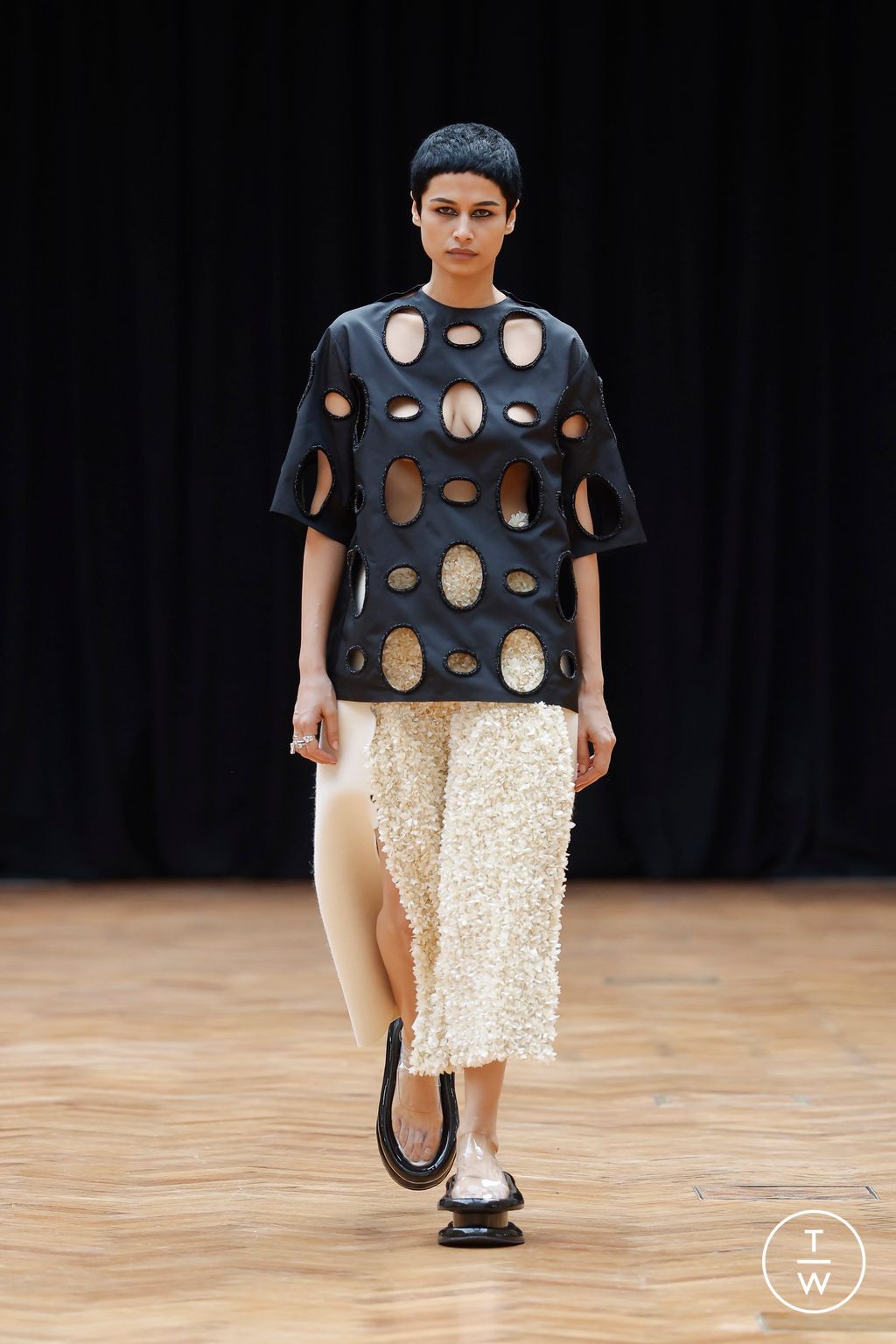 Fashion Week London Fall/Winter 2026 look 1 from the Raw Mango collection womenswear