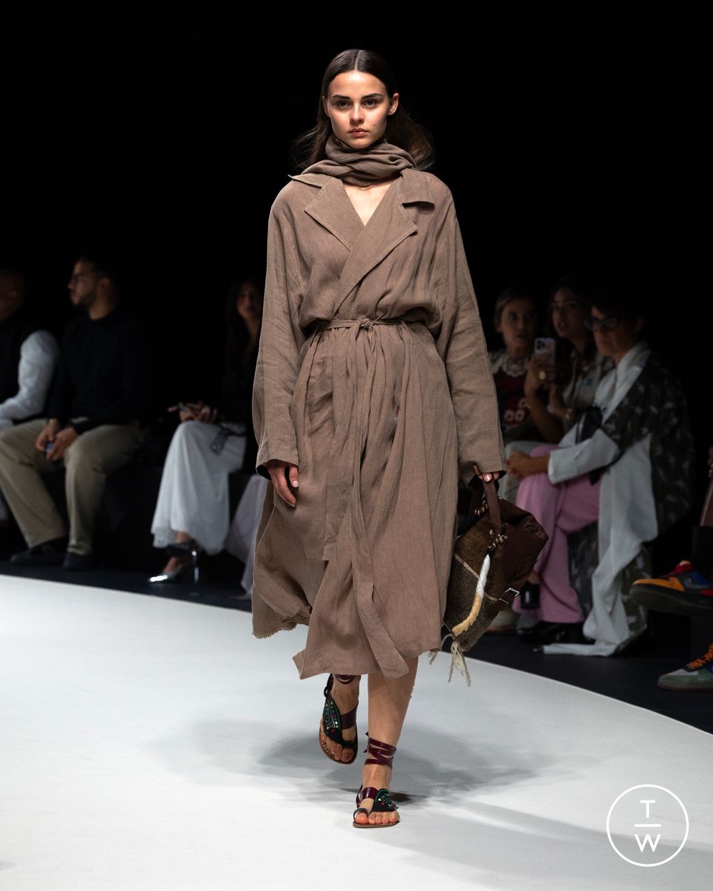 Fashion Week Paris Spring/Summer 2025 look 21 de la collection RBA New York - Saudi 100 menswear