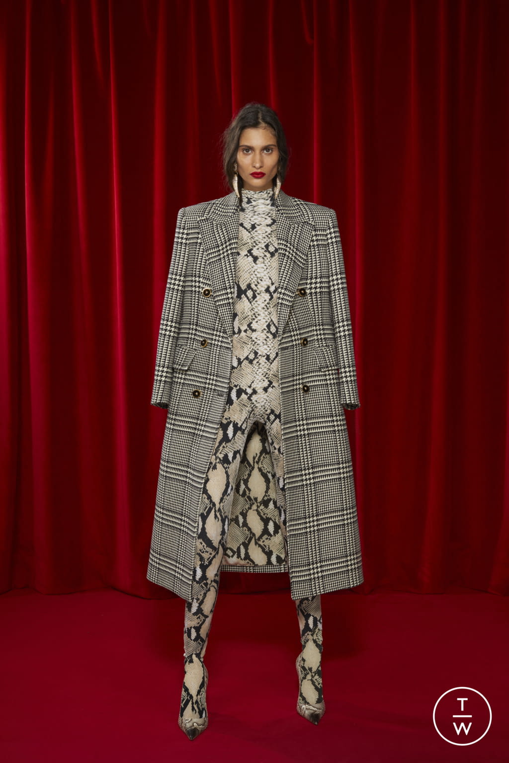 Fashion Week Milan Pre-Fall 2022 look 15 from the Roberto Cavalli collection 女装