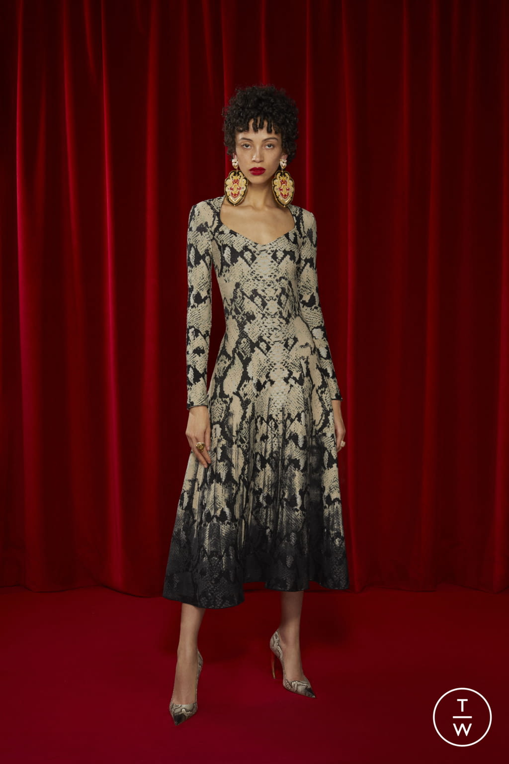 Fashion Week Milan Pre-Fall 2022 look 17 from the Roberto Cavalli collection womenswear