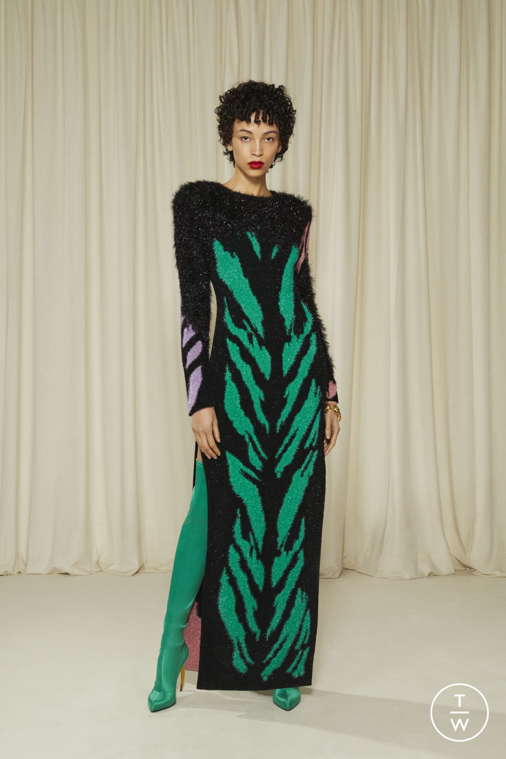 Fashion Week Milan Pre-Fall 2022 look 45 from the Roberto Cavalli collection 女装
