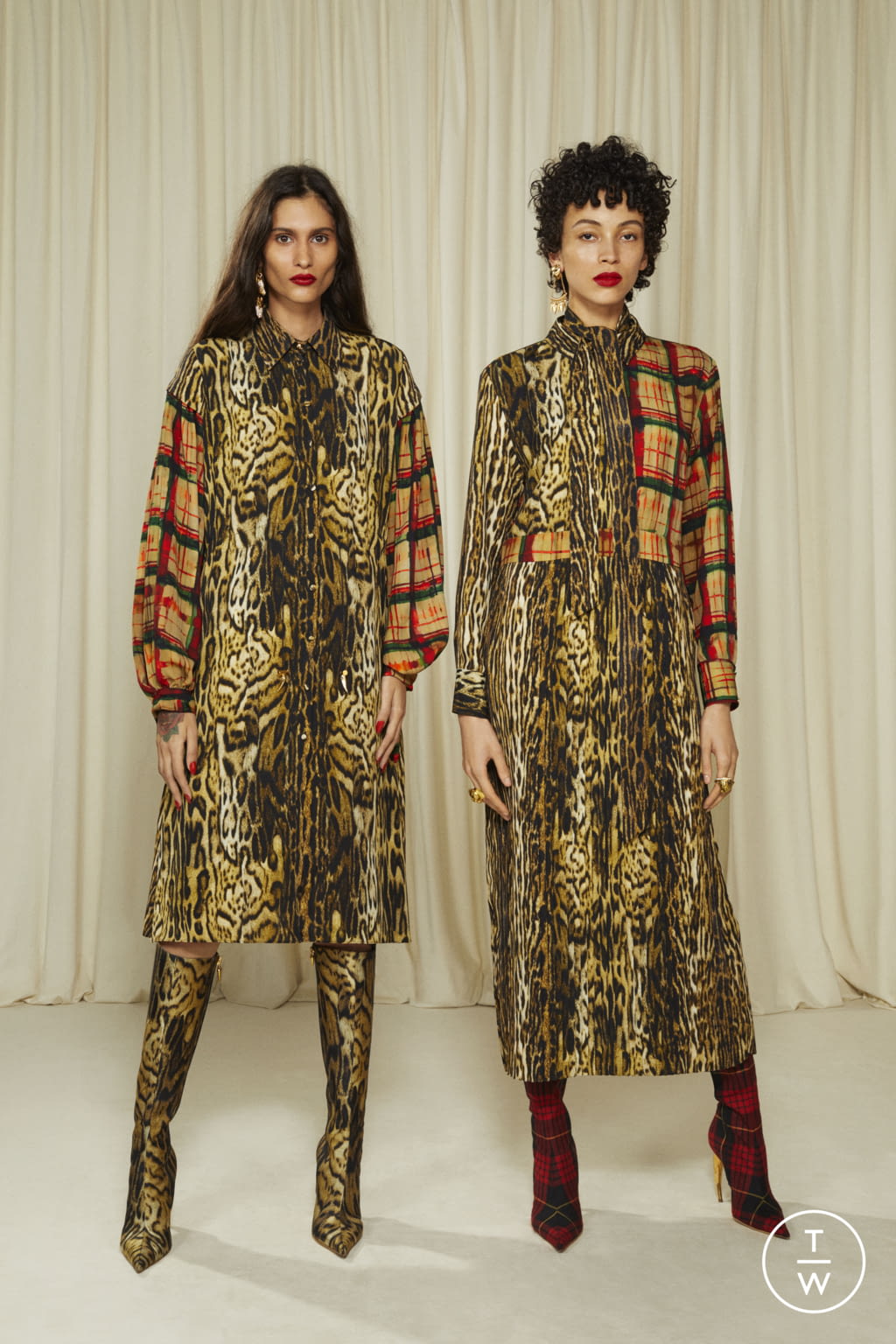 Fashion Week Milan Pre-Fall 2022 look 49 from the Roberto Cavalli collection 女装