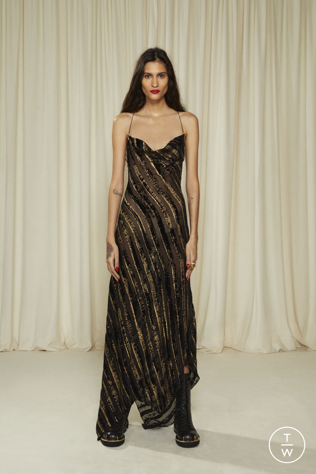 Fashion Week Milan Pre-Fall 2022 look 52 from the Roberto Cavalli collection 女装