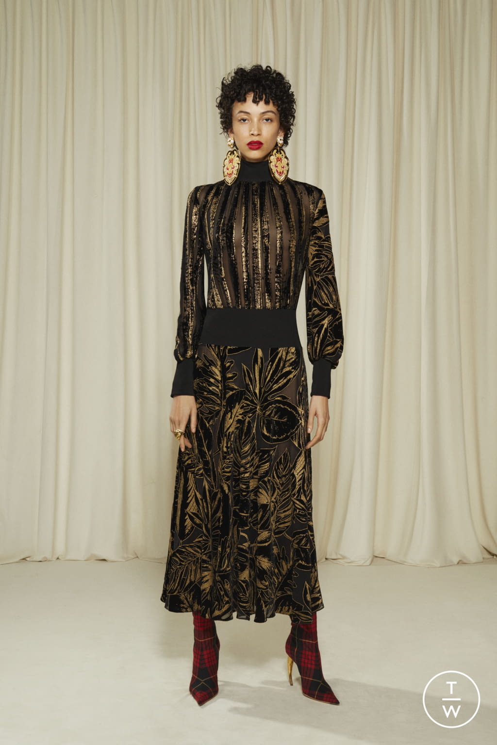 Fashion Week Milan Pre-Fall 2022 look 53 from the Roberto Cavalli collection 女装
