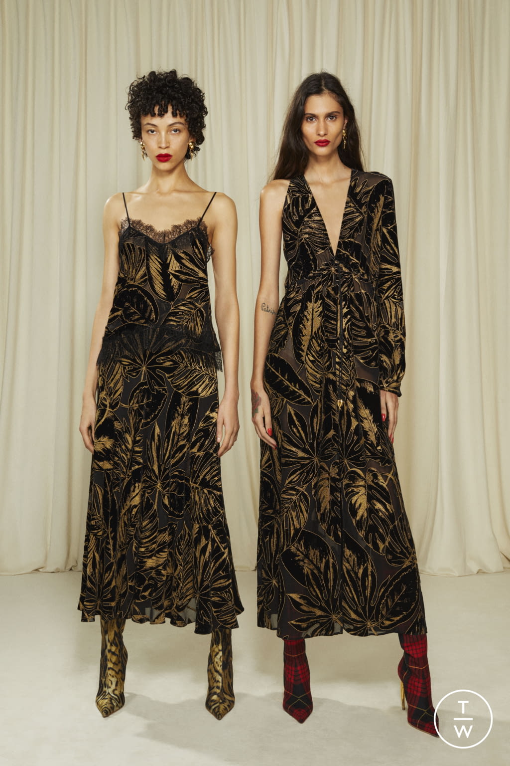 Fashion Week Milan Pre-Fall 2022 look 55 from the Roberto Cavalli collection 女装