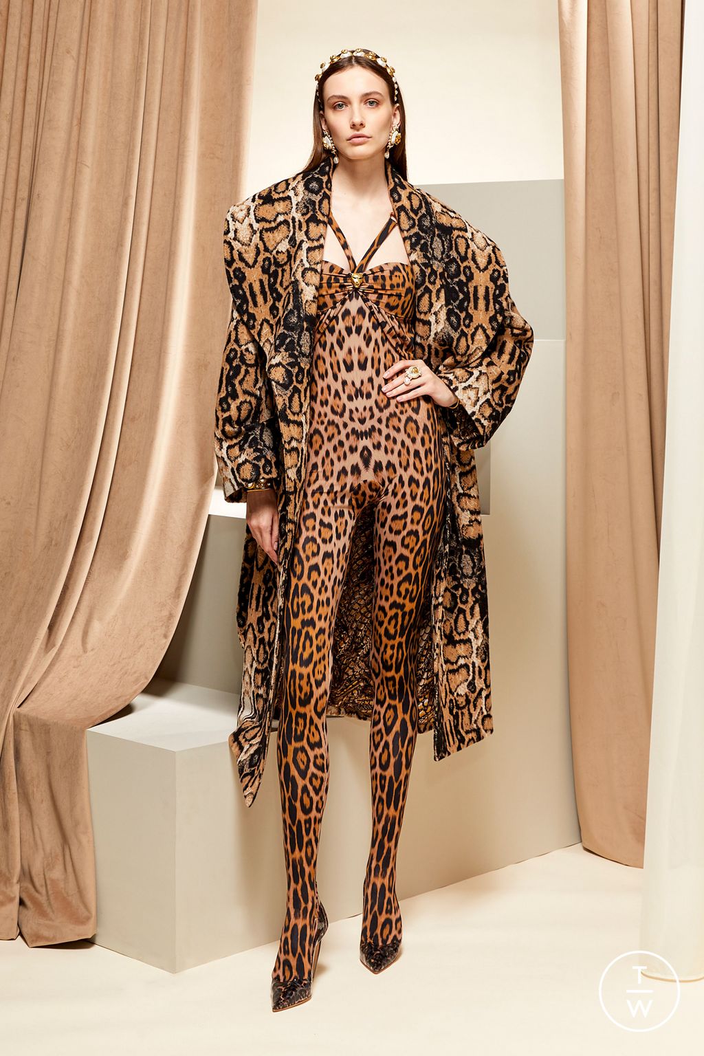 Fashion Week Milan Resort 2023 look 5 from the Roberto Cavalli collection 女装