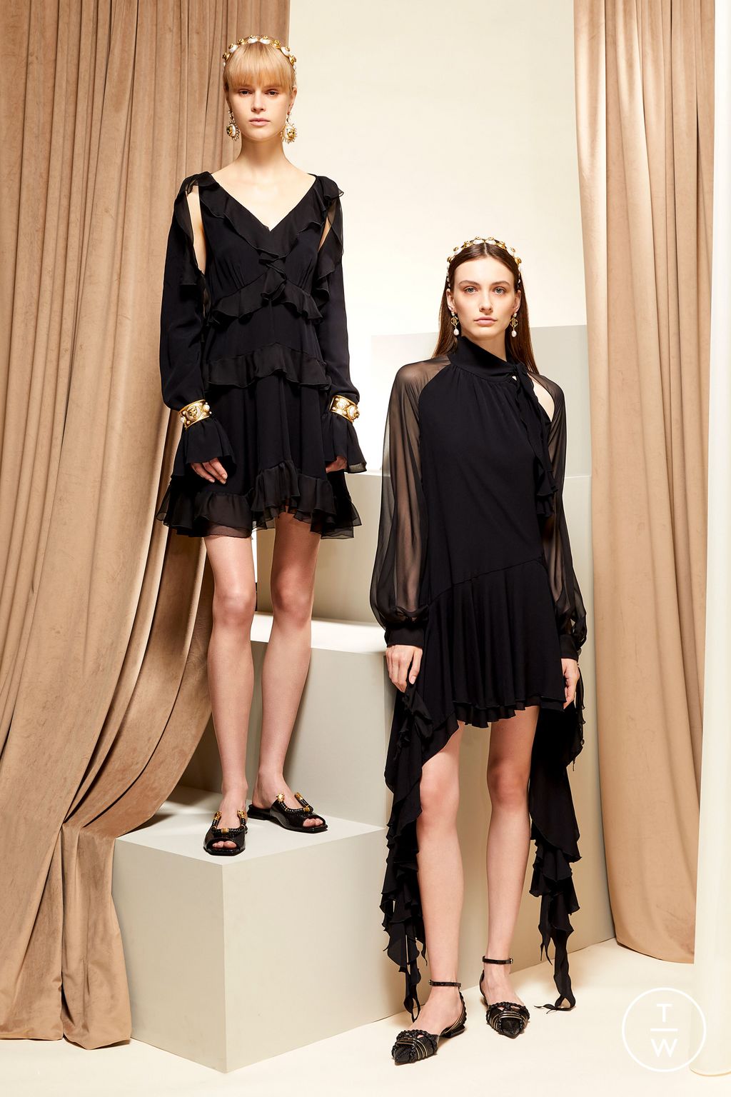 Fashion Week Milan Resort 2023 look 10 from the Roberto Cavalli collection womenswear
