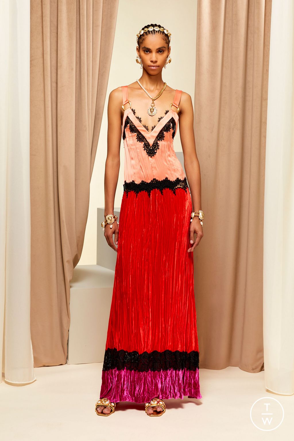 Fashion Week Milan Resort 2023 look 11 from the Roberto Cavalli collection 女装