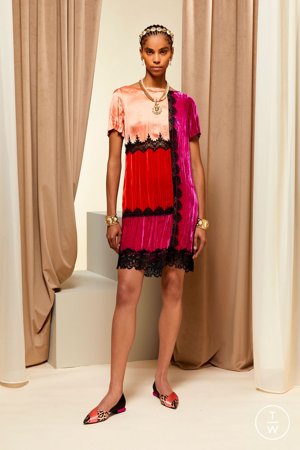 Fashion Week Milan Resort 2023 look 14 from the Roberto Cavalli collection 女装