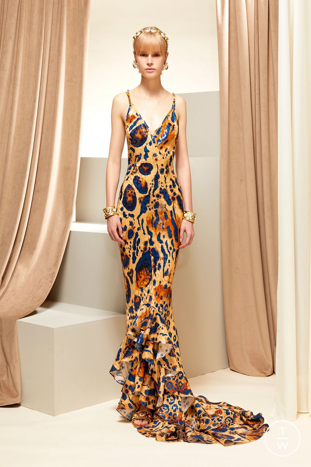 Fashion Week Milan Resort 2023 look 27 from the Roberto Cavalli collection 女装