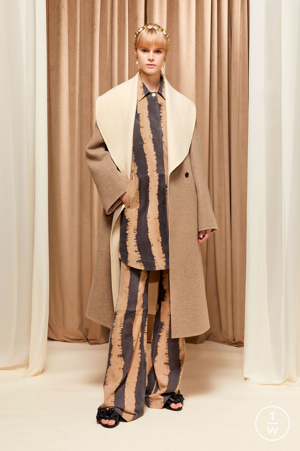 Fashion Week Milan Resort 2023 look 28 from the Roberto Cavalli collection 女装