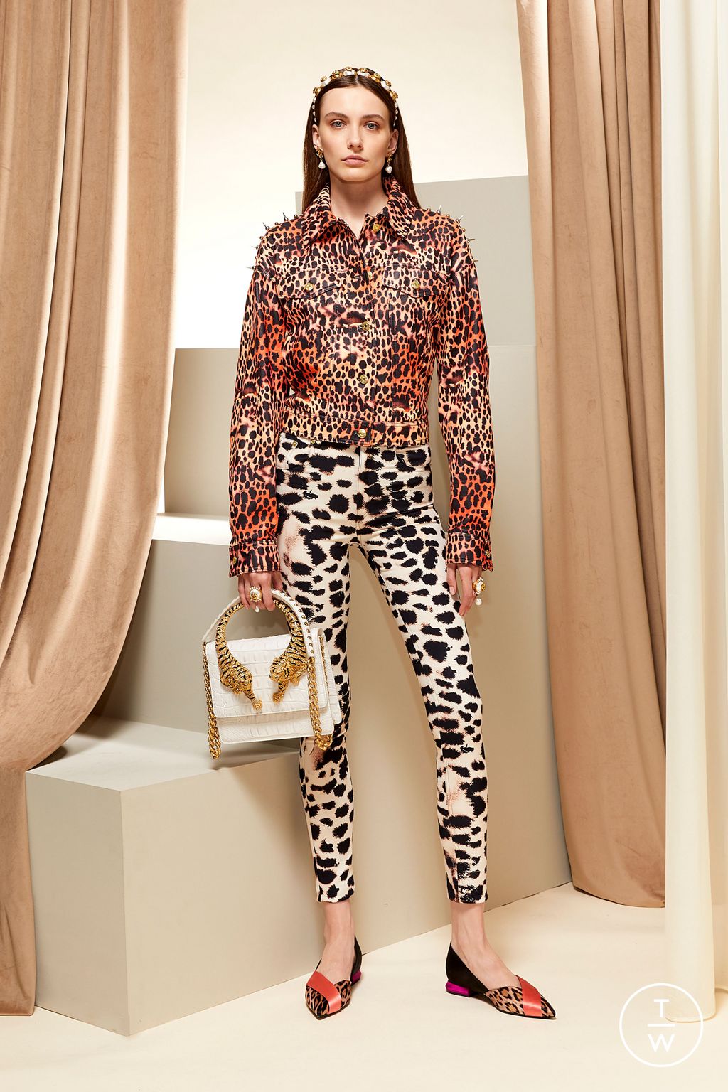Fashion Week Milan Resort 2023 look 38 from the Roberto Cavalli collection 女装
