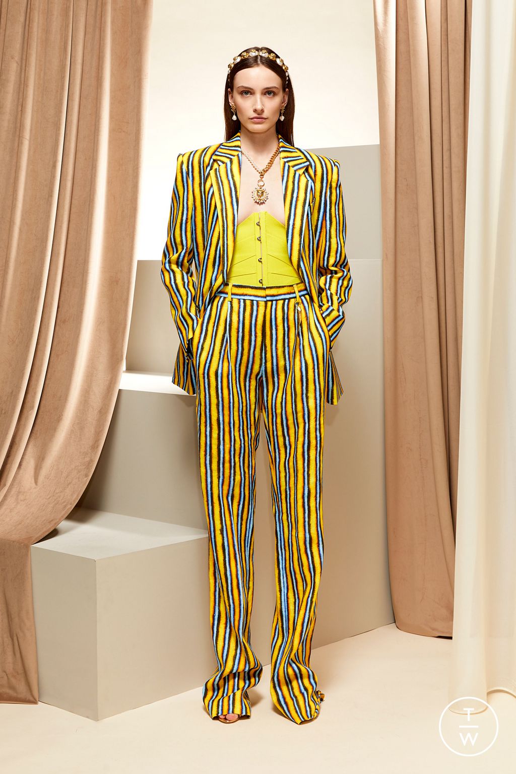 Fashion Week Milan Resort 2023 look 59 from the Roberto Cavalli collection 女装