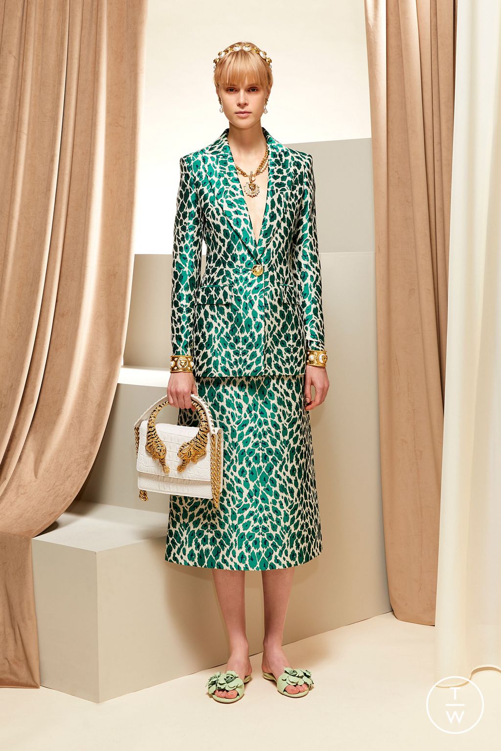 Fashion Week Milan Resort 2023 look 61 from the Roberto Cavalli collection 女装