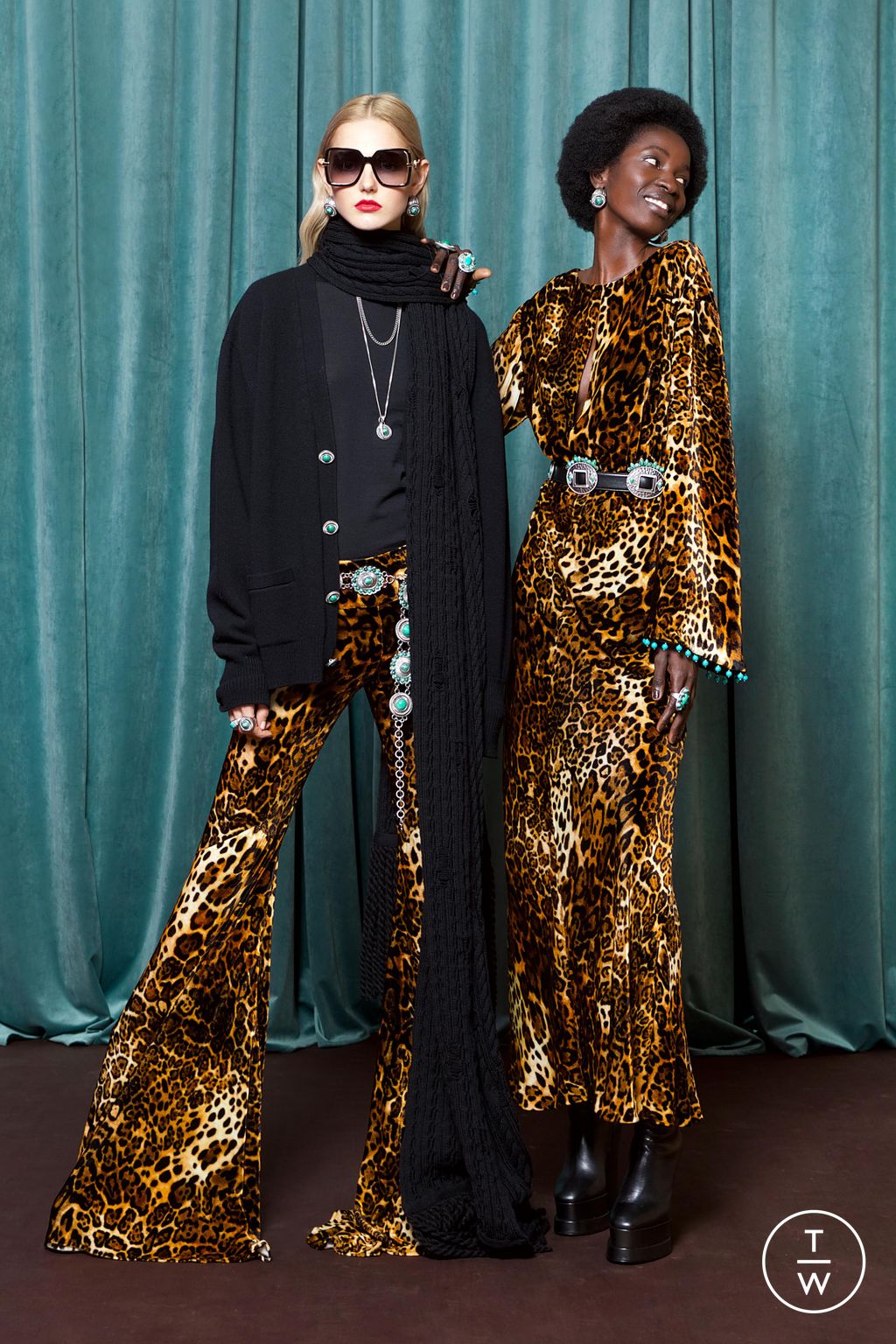 Fashion Week Milan Pre-Fall 2023 look 25 from the Roberto Cavalli collection 女装