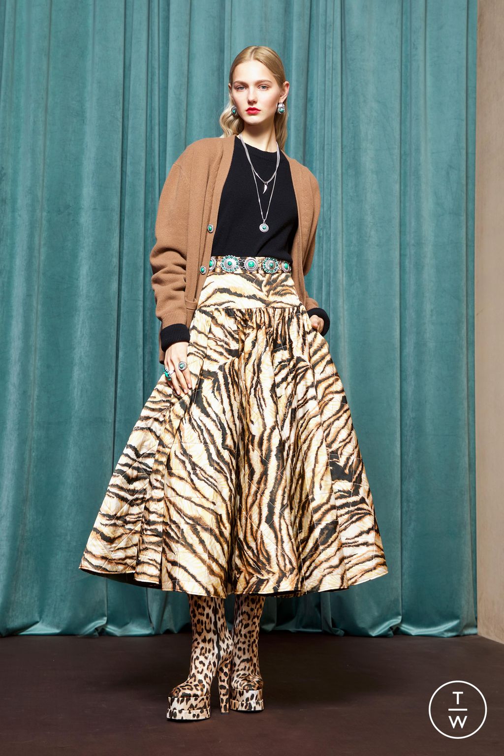 Fashion Week Milan Pre-Fall 2023 look 30 from the Roberto Cavalli collection 女装