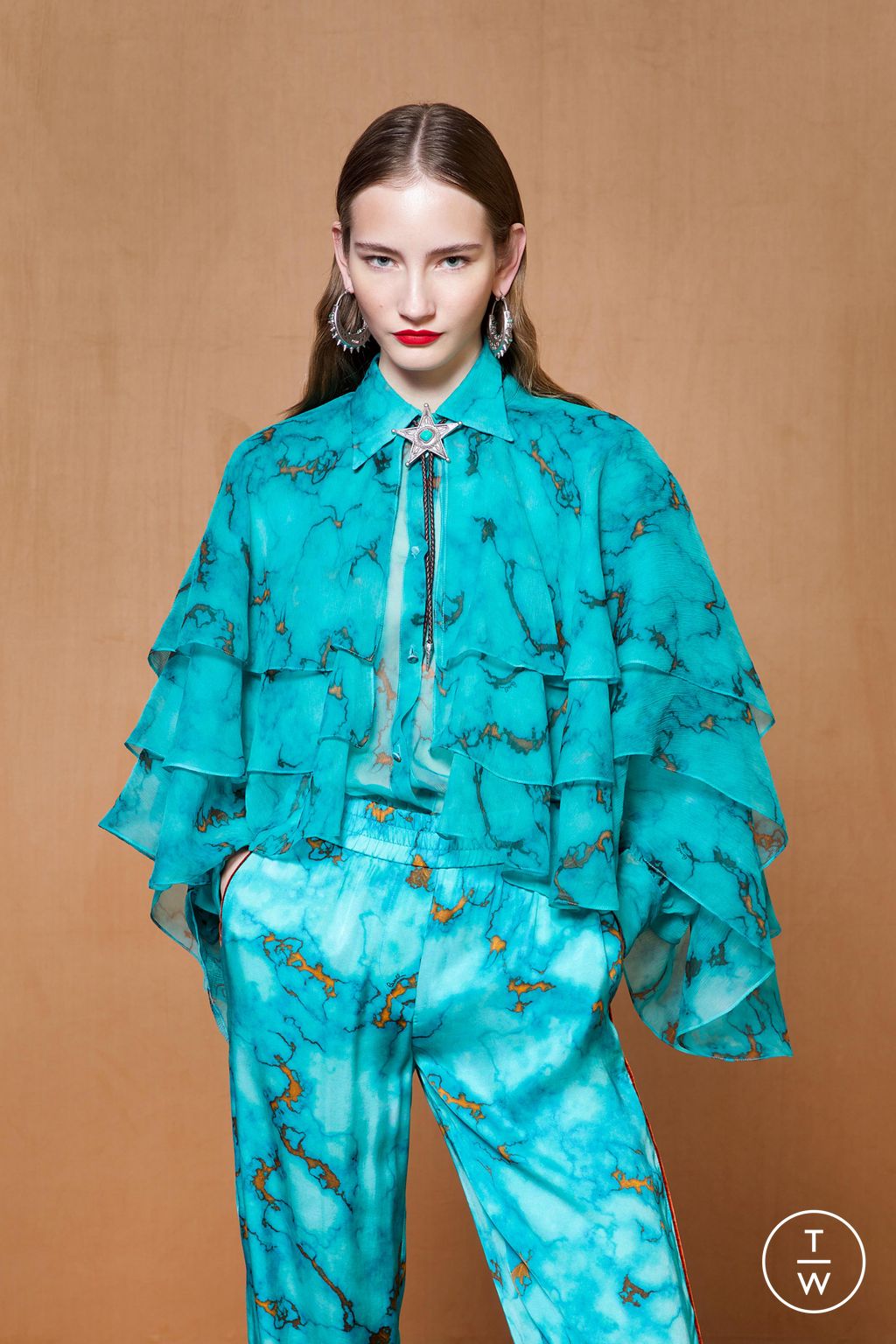 Fashion Week Milan Pre-Fall 2023 look 35 from the Roberto Cavalli collection 女装