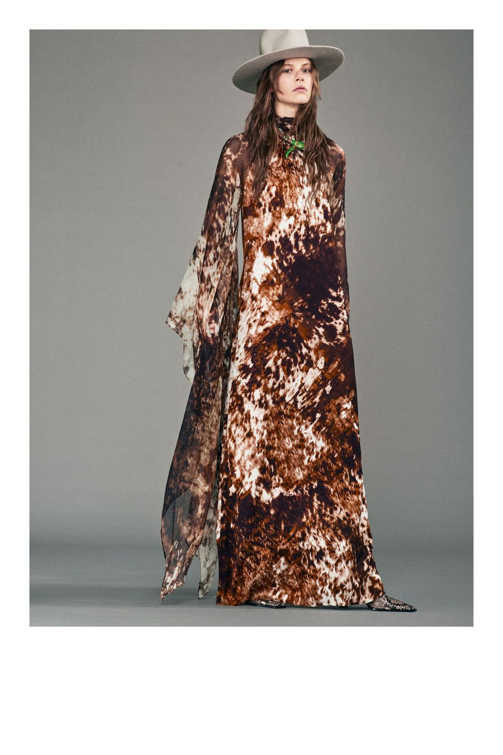 Fashion Week Milan Pre-Fall 2024 look 1 from the Roberto Cavalli collection 女装