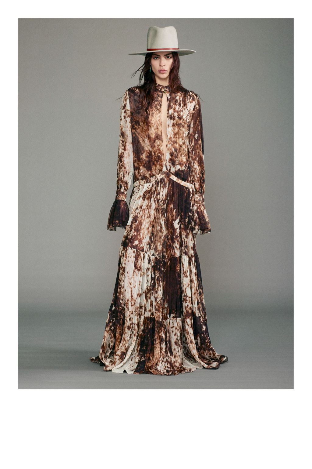 Fashion Week Milan Pre-Fall 2024 look 3 from the Roberto Cavalli collection 女装