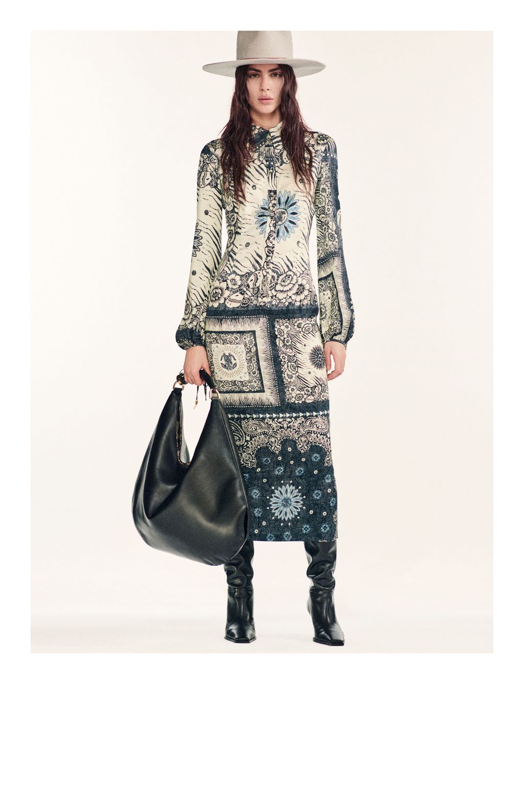 Fashion Week Milan Pre-Fall 2024 look 32 from the Roberto Cavalli collection 女装