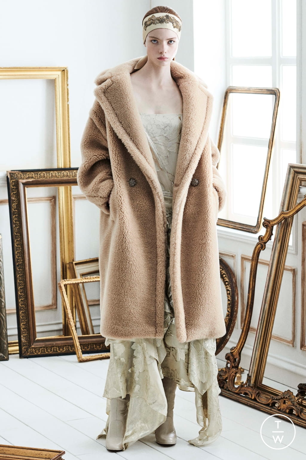 Fashion Week Milan Resort 2021 look 1 from the Max Mara collection 女装